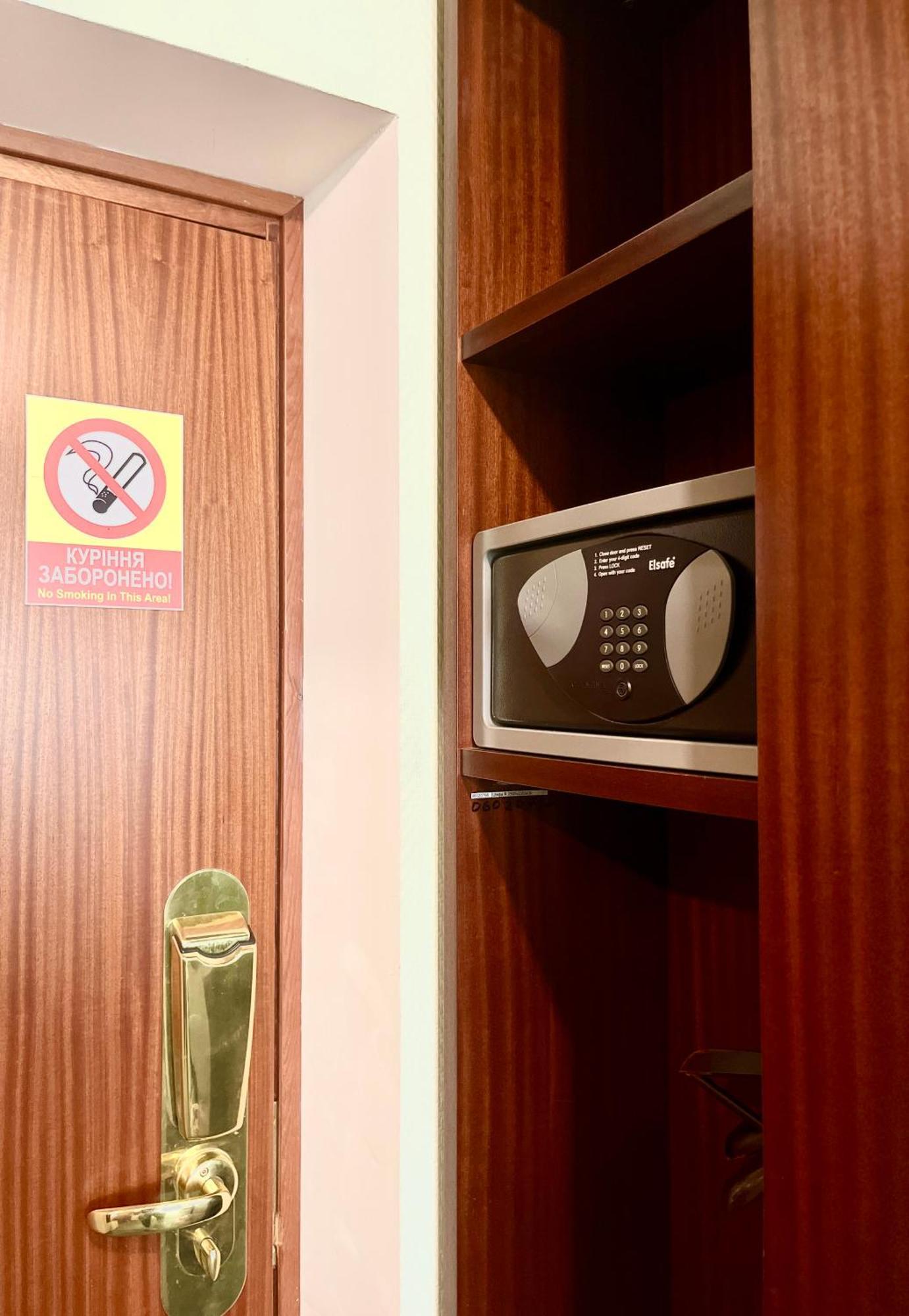 Готель Елада ユージヌィ エクステリア 写真